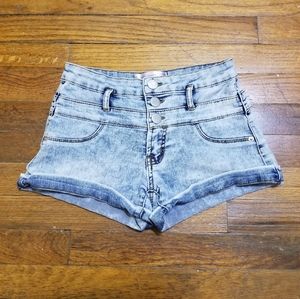 No Boundaries light wash shorts size 1